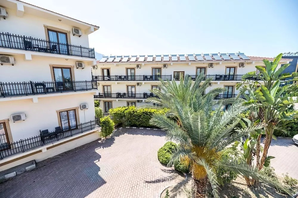 هتل ریورساید گاردن ریزورت